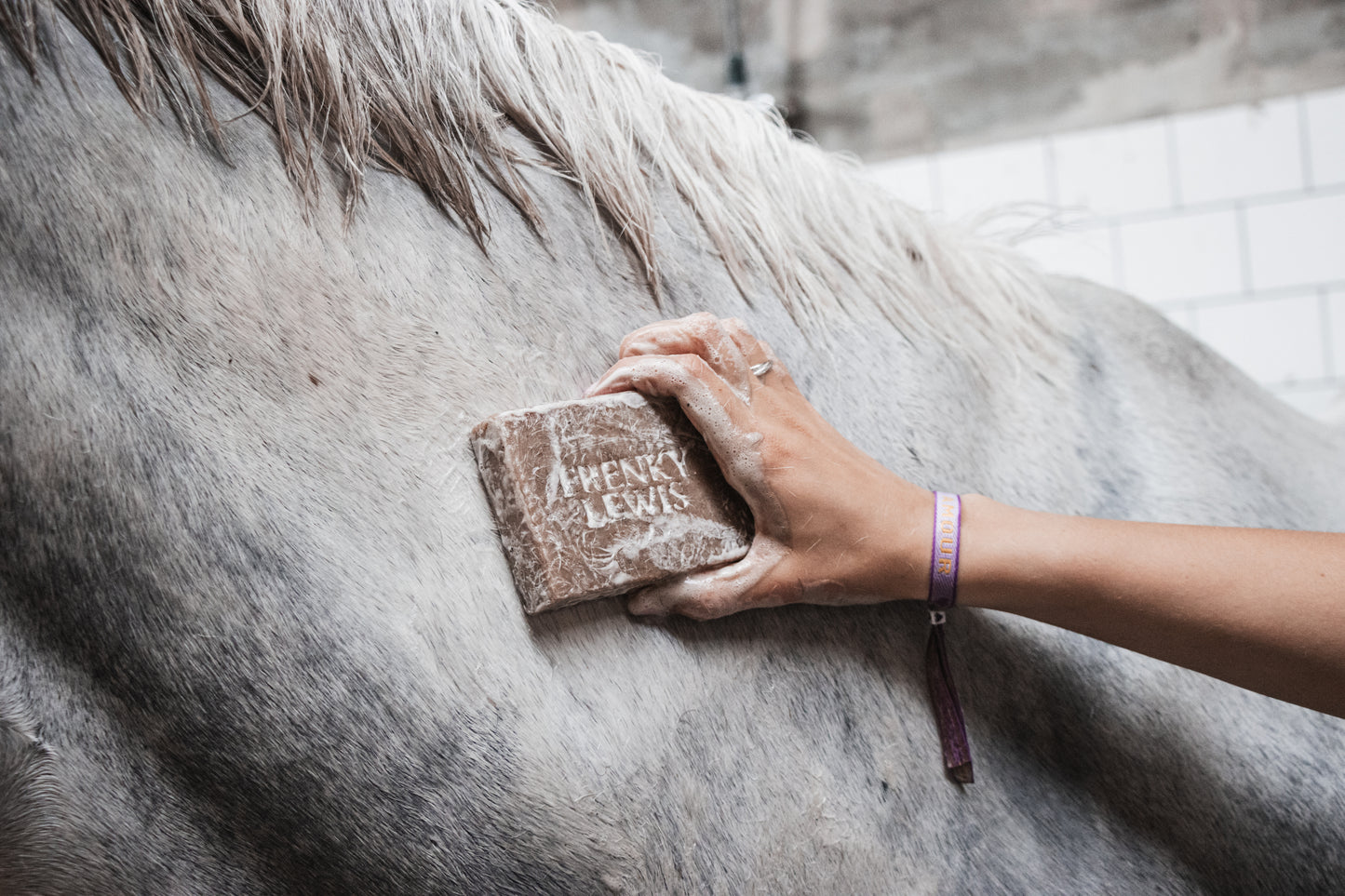 Horse Soap Paardenshampoo Bars - Luxe, natuurlijke verzorging voor je paard. * Premium
* 100% natuurlijke paardenshampoo * Diervriendelijk * Plasticvrij * Handgemaakt in een sociale werkplaats * Nederlands product.