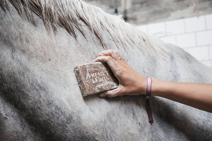 Horse Soap Paardenshampoo Bars - Luxe, natuurlijke verzorging voor je paard. * Premium 
* 100% natuurlijke paardenshampoo * Diervriendelijk * Plasticvrij * Handgemaakt in een sociale werkplaats * Nederlands product.
